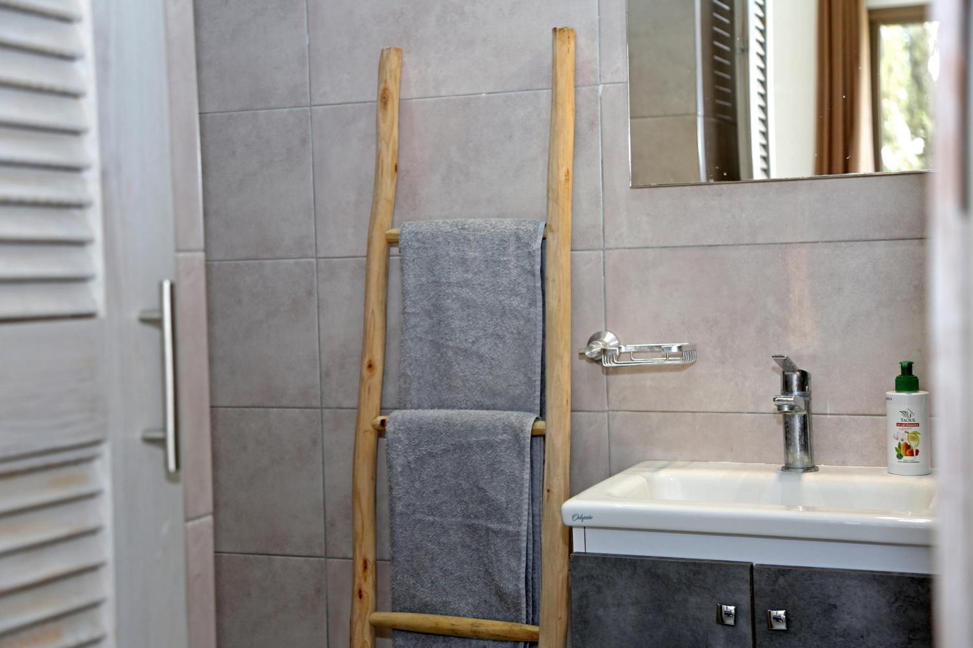 Yanir - Private Swimming Pool Fiber Wifi Villa *